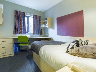 Classic En-Suite, St Thomas Court, Plymouth, Host, 20 Gasking Street, Plymouth